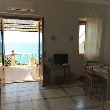 La Marinette Terrazzo Sul Mare アパート